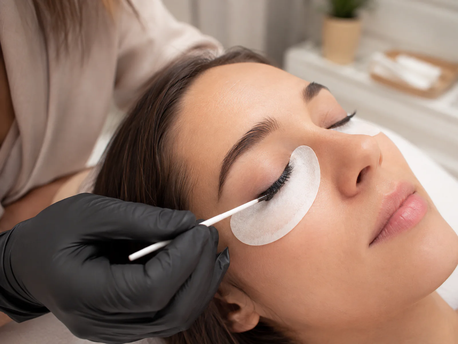 How Long Does a Lash Tint Last? What Makes It Fade Faster article illustration